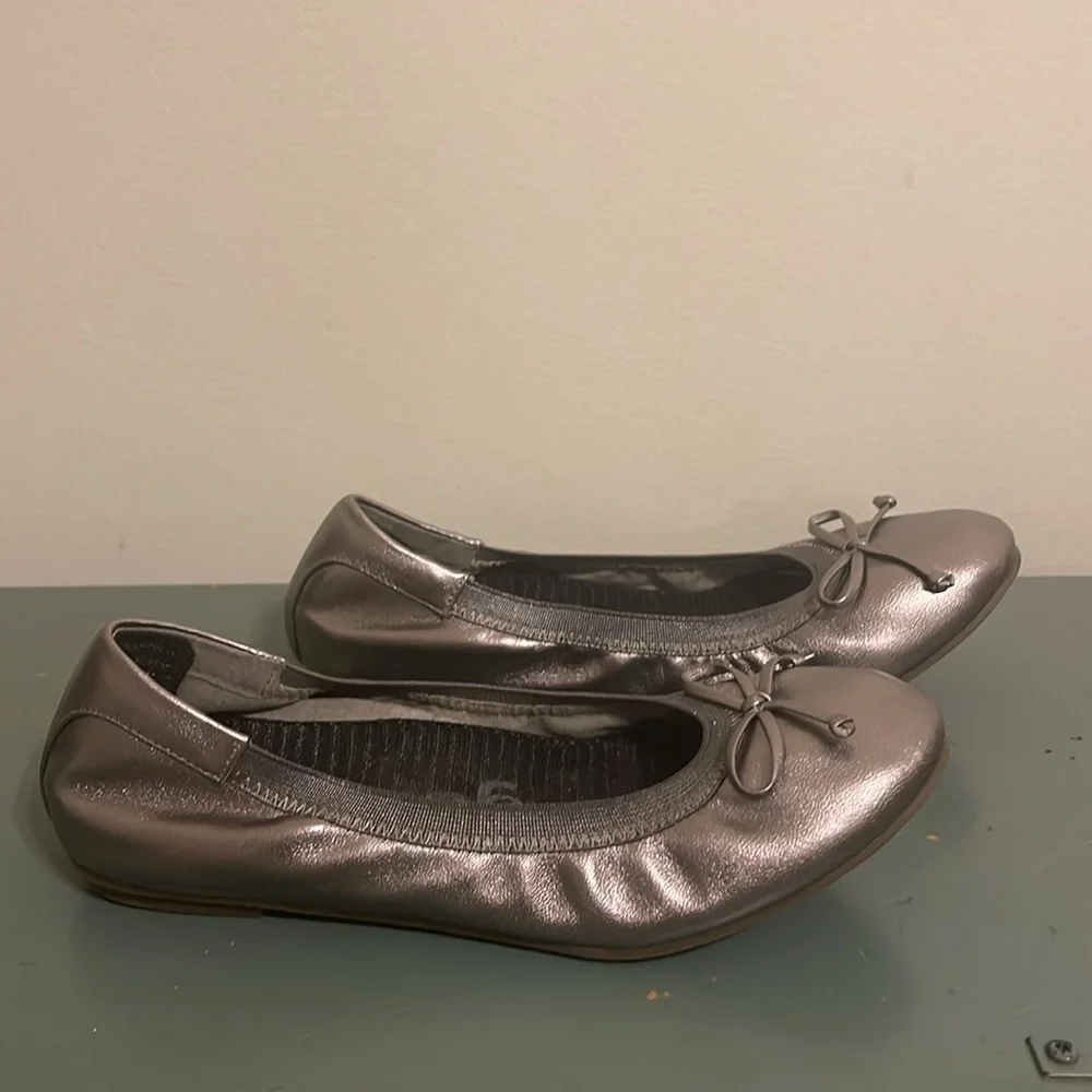 VIONIC Matira Womens Silver Pewter Leather Bow Ballet Flats - Picture 3 of 10